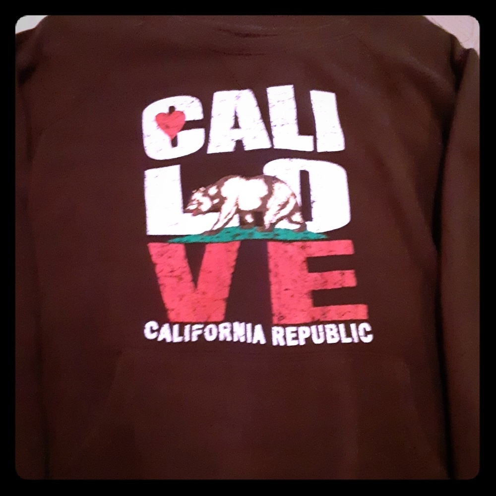 CALI sweatshirt w hand pocket